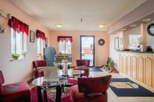 Super 8 by Wyndham Grants