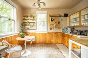 Charming Room in Capitol Hill - Foxglove Inn Rm 3