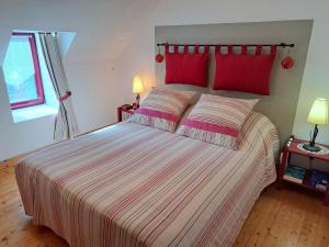 Maisons de vacances Stone House in Lilia near Ile Vierge Lighthouse : photos des chambres