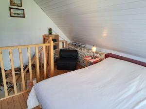 Maisons de vacances Stone House in Lilia near Ile Vierge Lighthouse : photos des chambres