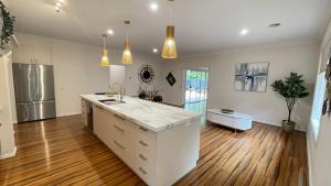 StayAU 4BRM Chic Urban Retreat