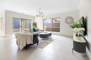 Spacious Villa 7BRM 5-bathroom House Point Cook Double Storey