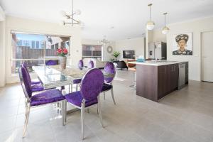 Spacious Villa 7BRM 5-bathroom House Point Cook Double Storey