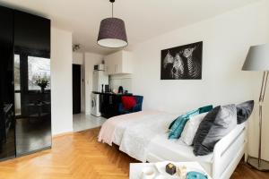 PiotrApartments - Bruna Green City Apartment
