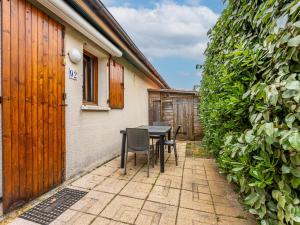 Maison mitoyenne 300m de la plage avec cour et parking - 4 pers, Non Fumeur - FR-1-521-242