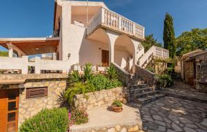 1 Bedroom Stunning Home In Potocnica