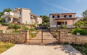 1 Bedroom Stunning Home In Potocnica