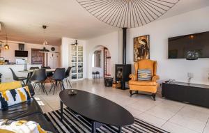 Beautiful Home In Almuñecar With Wifi