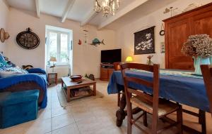 3 Bedroom Stunning Home In Groix