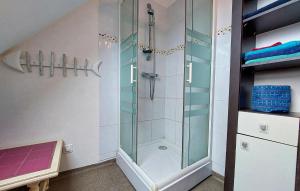 Maisons de vacances 3 Bedroom Stunning Home In Groix : photos des chambres