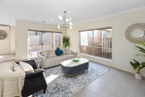 Spacious Villa 7BRM 5-bathroom House Point Cook Double Storey