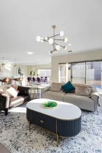 Spacious Villa 7BRM 5-bathroom House Point Cook Double Storey - Пойнт-Кук