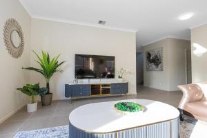 Spacious Villa 7BRM 5-bathroom House Point Cook Double Storey