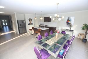 Spacious Villa 7BRM 5-bathroom House Point Cook Double Storey