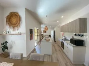 Charming Beach Getaway - Valla