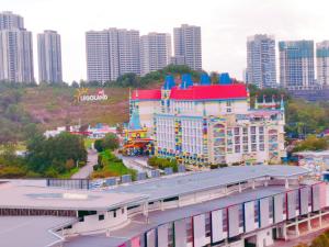 Legoland and Gleneagle- 3min Walk with Bathub-Cityview at Afiniti Residency -8pax-Cozy