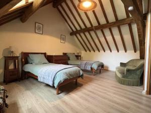 Maisons de vacances Gite Vallieres-les-Grandes, 4 pieces, 6 personnes - FR-1-491-406 : photos des chambres