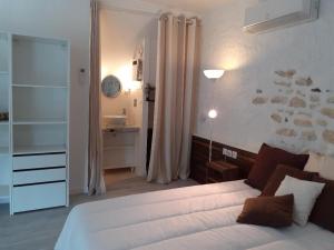 Maisons de vacances Gite Meusnes, 3 pieces, 4 personnes - FR-1-491-408 : photos des chambres