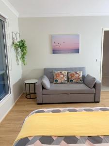 Designer Decor Home with 8Beds at Williams Landing