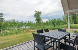 Stunning Home In Holmsjö With Kitchen