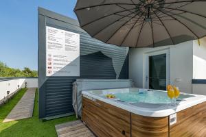 Rooftop Home With Whirlpool & Sauna