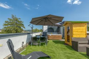 Rooftop Home With Whirlpool & Sauna - Happy Rentals 