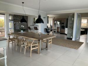 Sunshine Modern Retreat