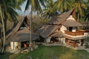 Beach-Front Sumbawa Surf House - 塞格拉