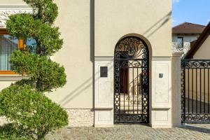 Sika Royal Garden & Spa Central Apartment Arad