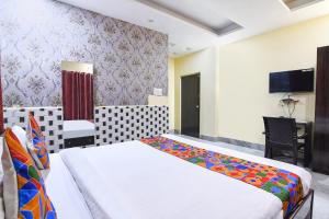 FabHotel Saltlake Palace - Nr Anandlok Hospital