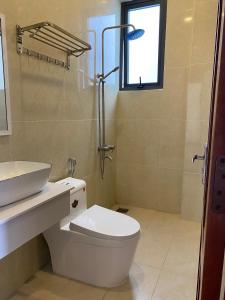 Nhà 6 Phòng ngủ (Six-Bedroom House)