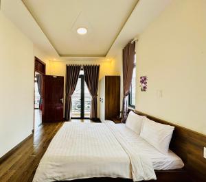 Phòng Giường Đôi Nhìn Ra Công Viên (Double Room with Park View)