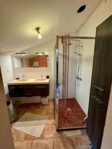 Maisons de vacances Maison de campagne, avec piscine : photos des chambres
