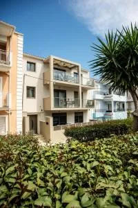 EMILY'S LUXURY APARTMENTS/ GARDEN - Karavádhos