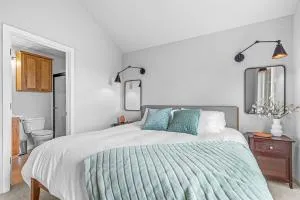 Wagner Creek Cottage: Charming 2 BR - Talent