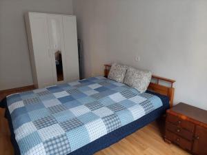 Bright spacious apartment with street parking