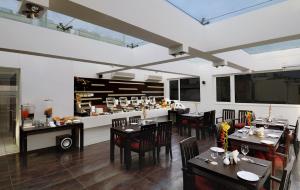Hotel Grand Godwin -Near Connaught Place, New Delhi- Free Airport Pick-Up