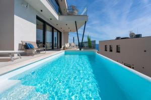 Villa Flower with 3 en-suite bedrooms, heated pool, sea views
