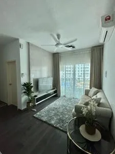 Livistona Luxe Apartment - Kampong Bakar Arang