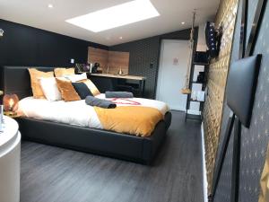 Playroom et Nuit Insolite