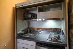 Faskomilo - Unique Beachfront Stone House in Alipa-Mani