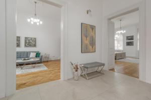 UNIQUE EXPERIENCE - Palat istoric Oradea - 3 min de Târgul de Crăciun-Ultraelegant și spațios