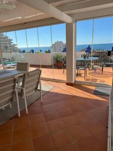 2 bed. amazing sea views