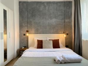 Old Town Overlooking - Vibrant 2BR Apartment