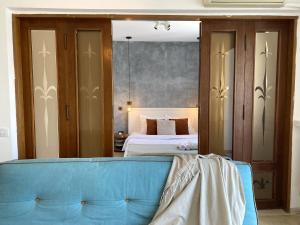 Old Town Overlooking - Vibrant 2BR Apartment