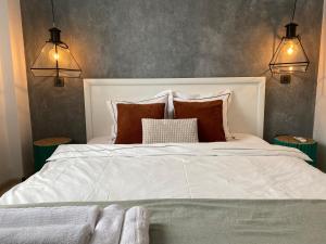 Old Town Overlooking - Vibrant 2BR Apartment