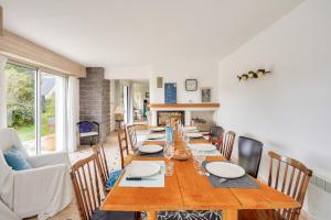 Maisons de vacances Piscine couverte - sauna - Maison pour 9 a Loctudy : photos des chambres