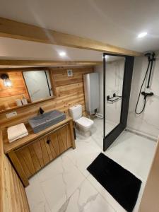 Cabane bien belge avec cinéma et jacuzzi