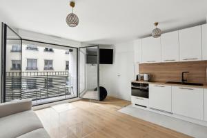 Chic et minimaliste studio BatignolleMontmartre by Weekome