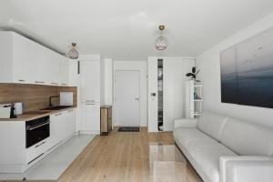 Chic et minimaliste studio BatignolleMontmartre by Weekome